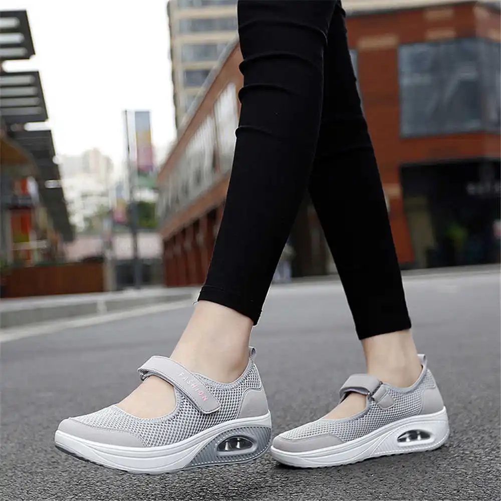 Luxury Lifestyle Grooming Lounge - 36-41 Demi-season Colored Sneakers Walking Skates